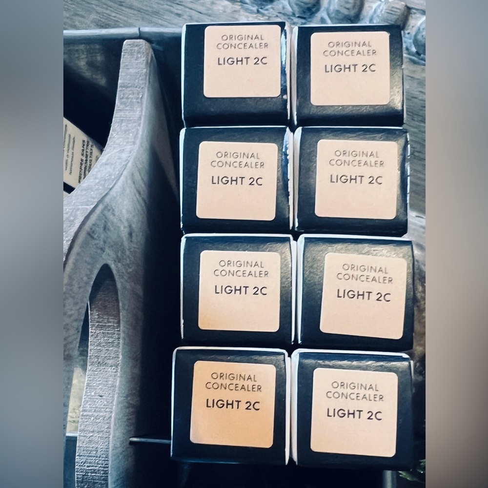 BUNDLE DEAL bareMinerals Mineral Concealer 8 Tubes in the Color Light 2C